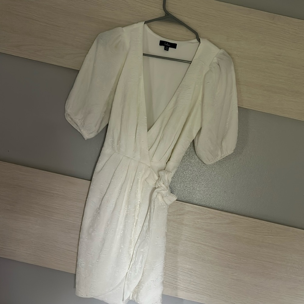 Lulu’s white dress